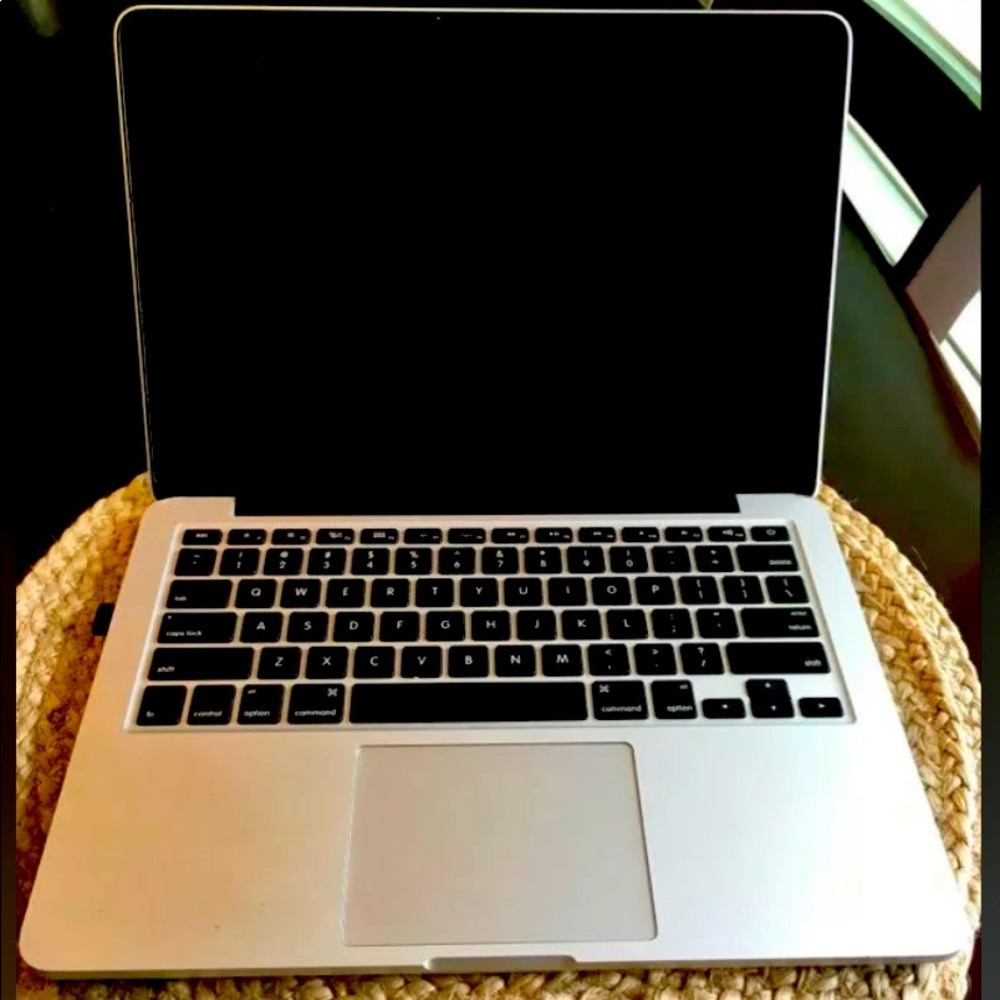 Apple 2015 MacBook Pro 13 Inch Retina - 16GB - 2.7 GHz Intel i5 - 121GB flash